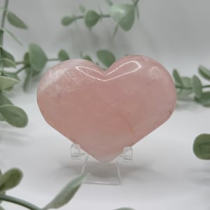 Rose Quarz Heart Carving