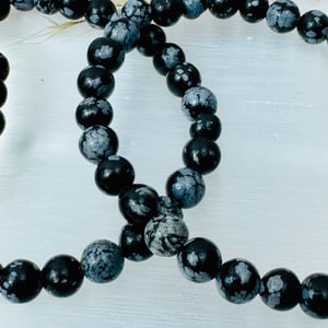 6mm Snowflake Obsidian Bracelet